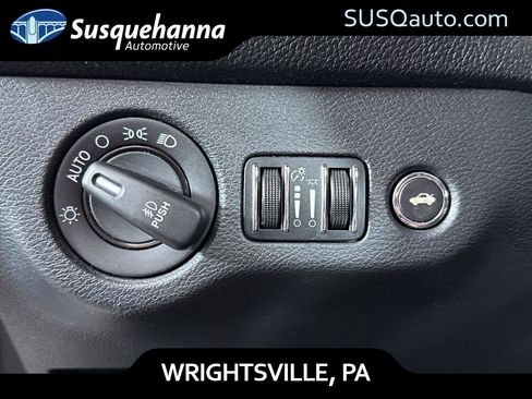 Used 2016 Dodge Challenger SRT w/ Technology Group image 29