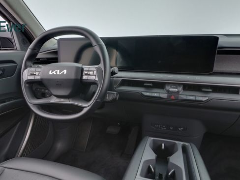 Used 2024 Kia EV9 Light Long Range RWD image 27