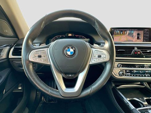 Used 2021 BMW 740i w/ Premium Package RWD image 11