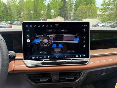 New 2026 Volkswagen Tiguan SEL R-Line AWD/4WD image 18