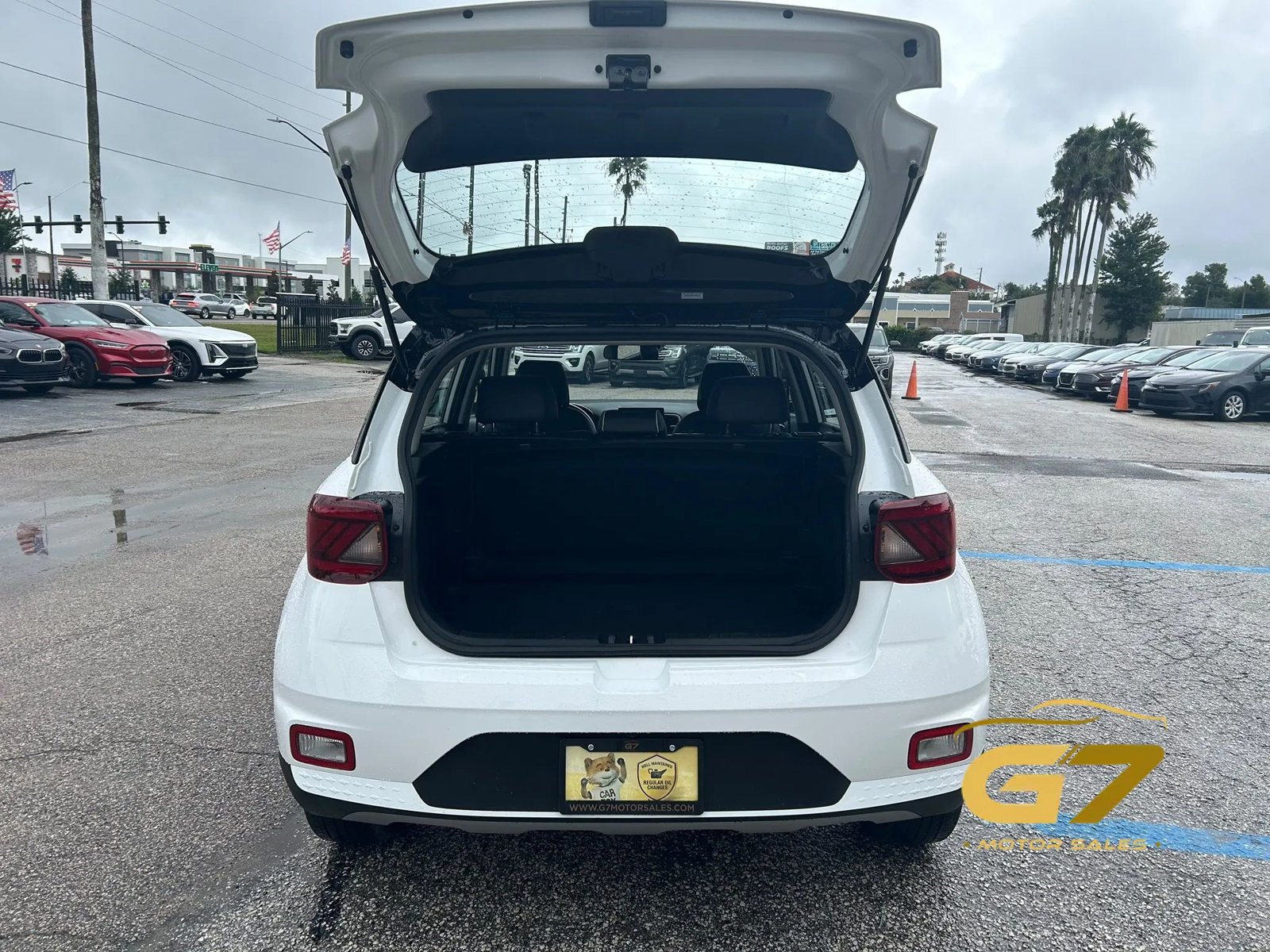 Used 2025 Hyundai Venue Limited FWD image 8