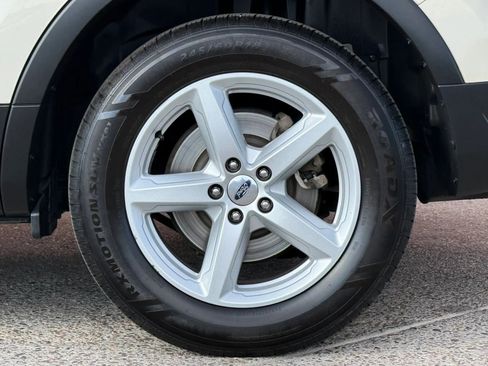 Used 2018 Ford Explorer XLT w/ Equipment Group 201A FWD image 27