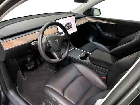 Certified 2023 Tesla Model Y Long Range AWD/4WD image 9