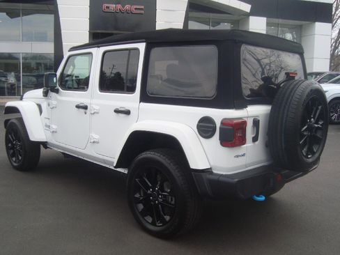 Used 2024 Jeep Wrangler Unlimited Sahara AWD/4WD image 6