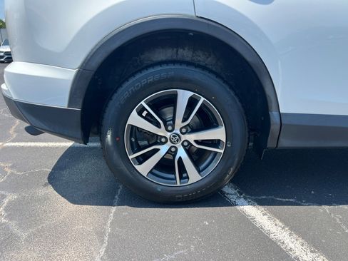 Used 2018 Toyota RAV4 XLE FWD image 27
