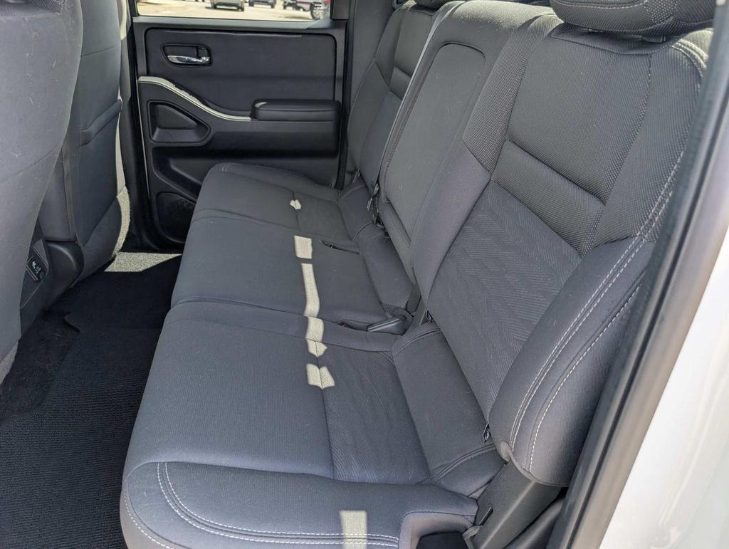 Used 2023 Nissan Frontier SV w/ SV Convenience Package RWD image 15