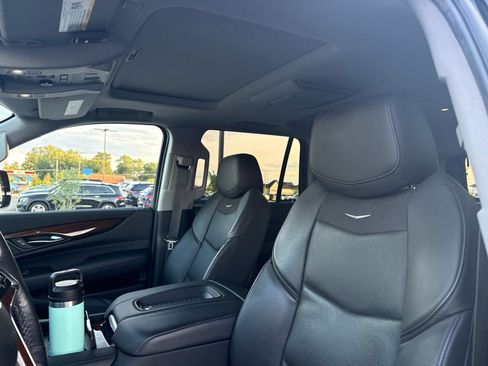 Used 2020 Cadillac Escalade Premium Luxury AWD/4WD image 8