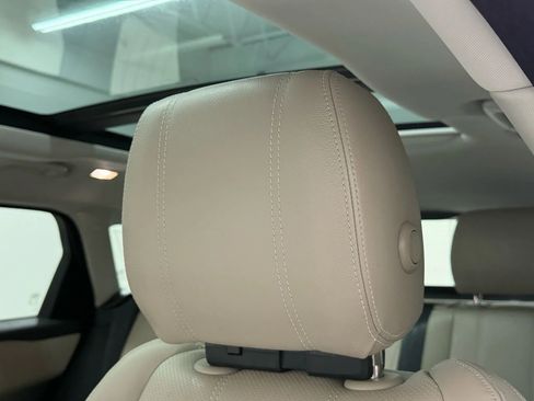 Used 2020 Land Rover Range Rover Velar S image 32