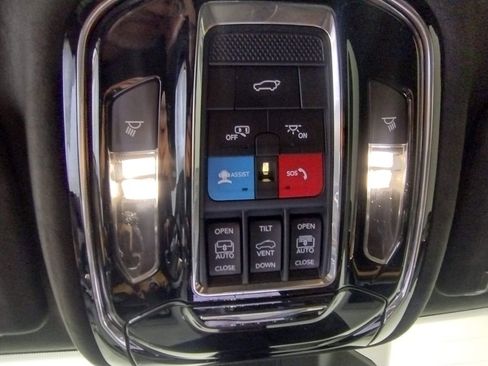 Used 2023 Jeep Grand Cherokee Summit AWD/4WD image 37
