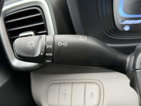 Certified 2023 Hyundai Venue SEL w/ Cargo Package image 19