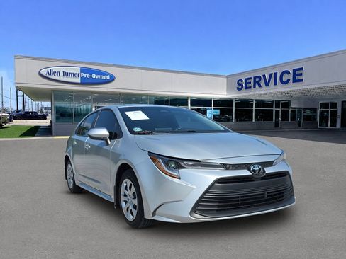 Used 2026 Toyota Corolla LE FWD image 2