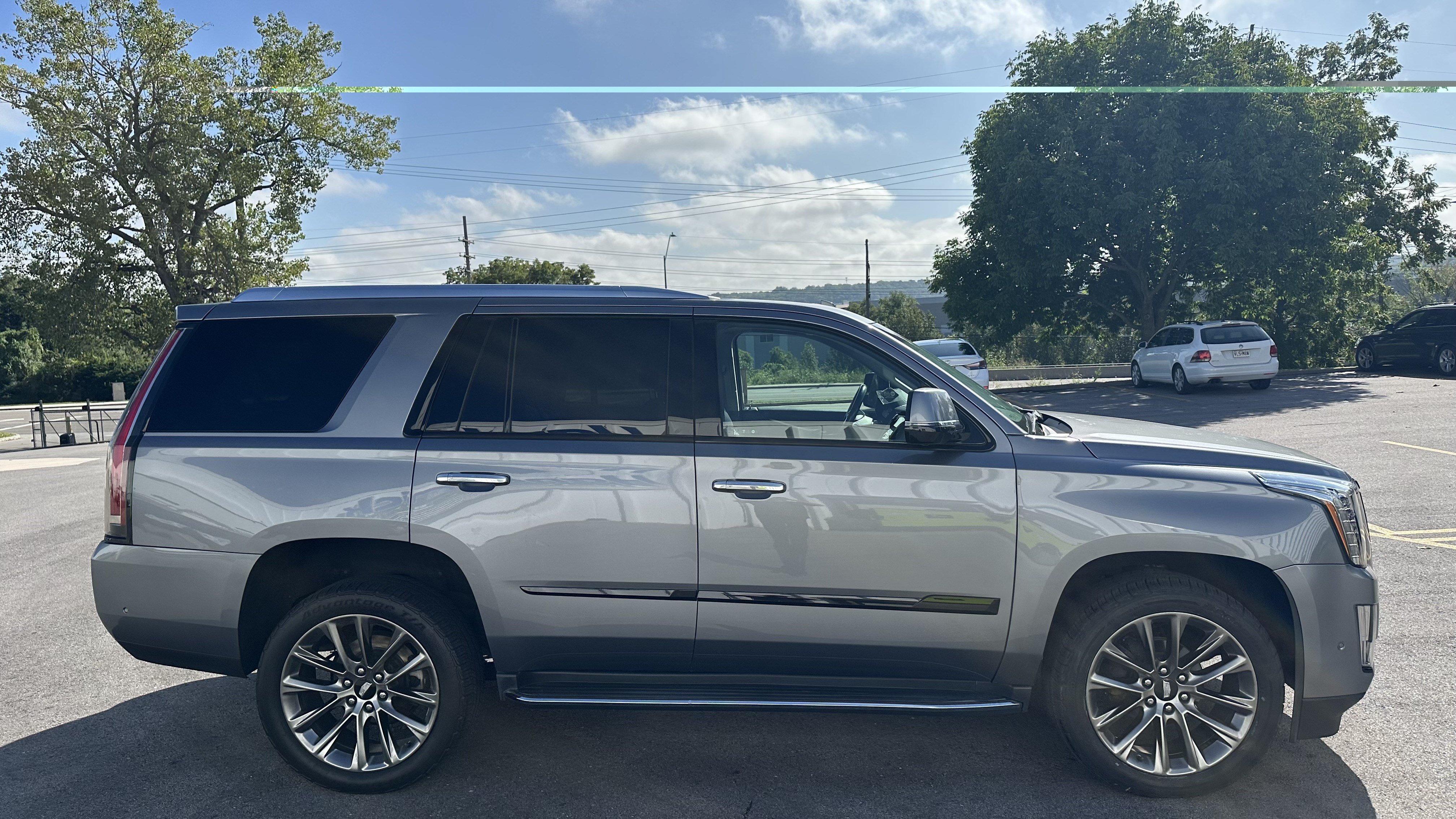 Used 2020 Cadillac Escalade Luxury w/ Escalade Sport Edition AWD/4WD image 11