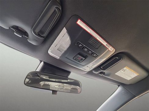 Used 2022 Toyota Corolla SE image 30