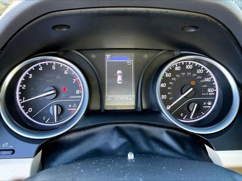 Used 2018 Toyota Camry LE image 24