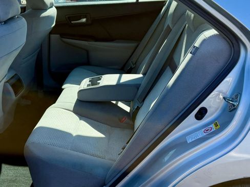 Used 2014 Toyota Camry LE image 9