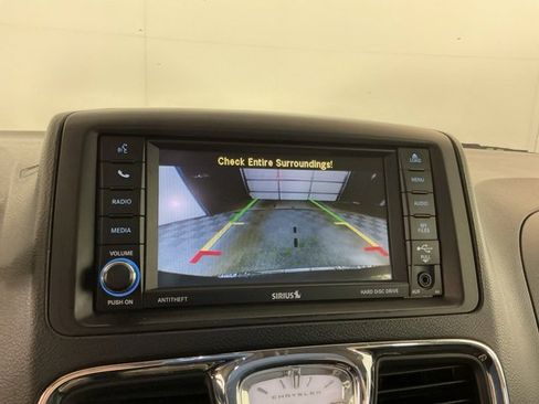 Used 2013 Chrysler Town & Country Touring image 20