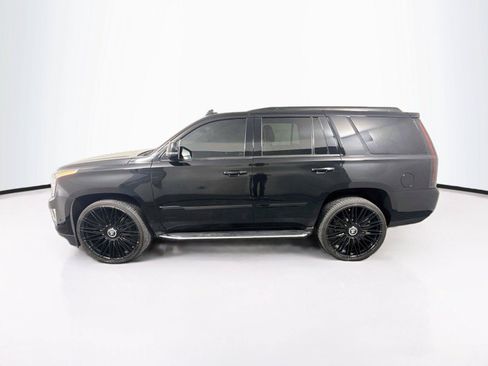 Used 2019 Cadillac Escalade Luxury w/ Escalade Sport Edition AWD/4WD image 4