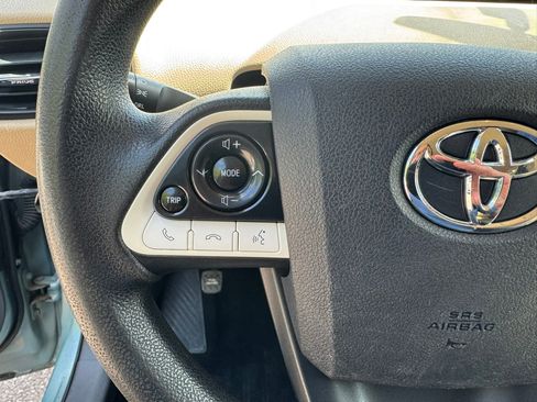 Used 2016 Toyota Prius Two w/ Preferred Accessory Package FWD image 17