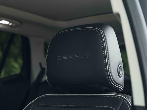 Used 2018 GMC Terrain Denali w/ Advanced Safety Package AWD/4WD image 18