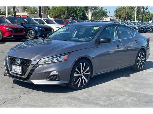 Used 2021 Nissan Altima 2.5 SR FWD image 2