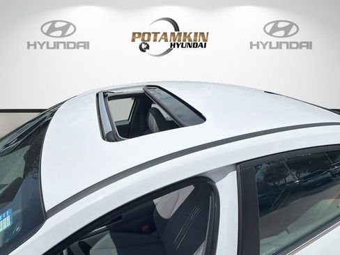 Used 2024 Hyundai Elantra SEL w/ Convenience Package FWD image 21