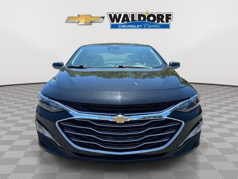 Used 2025 Chevrolet Malibu LT FWD image 2