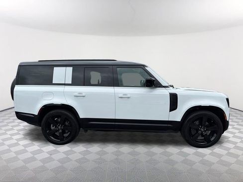Used 2025 Land Rover Defender 130 X-Dynamic SE AWD/4WD image 4