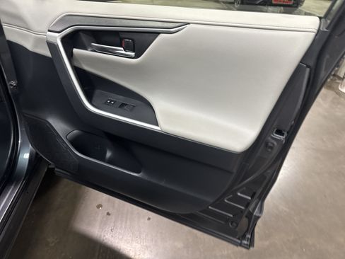 Used 2019 Toyota RAV4 Limited AWD/4WD image 45