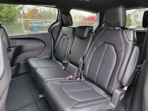 New 2026 Chrysler Pacifica Select w/ S Appearance Package image 20