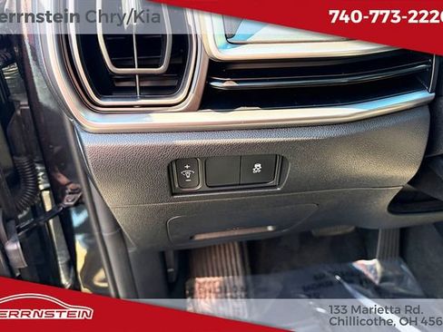 Used 2025 Kia Sorento S AWD/4WD image 17
