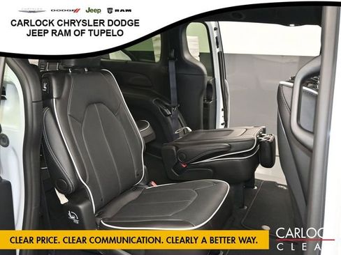 New 2026 Chrysler Pacifica Limited image 34