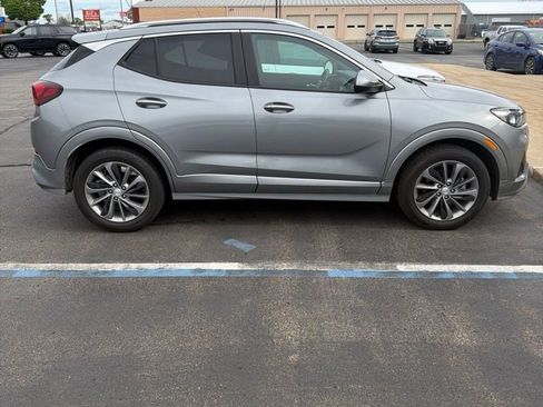 Used 2023 Buick Encore GX Select w/ Sport Touring Package FWD image 2