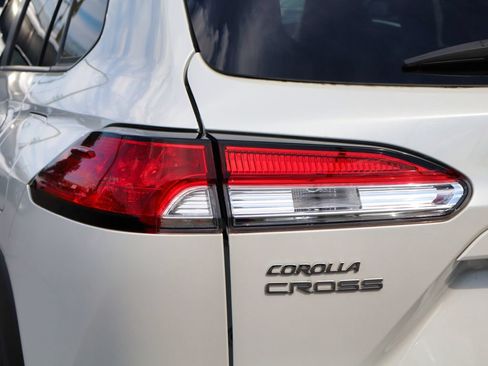 Used 2023 Toyota Corolla Cross LE AWD/4WD image 12