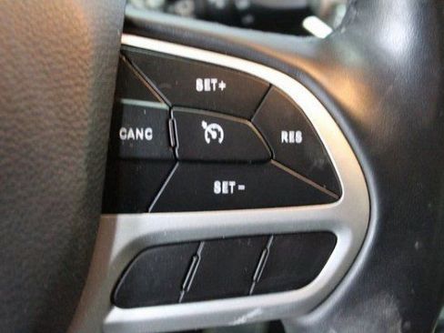 Used 2020 Jeep Cherokee Sport image 13