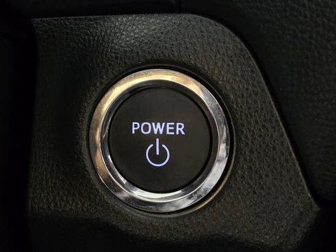 Used 2025 Toyota RAV4 XLE AWD/4WD image 30