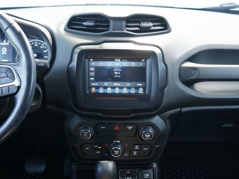 Used 2019 Jeep Renegade Latitude w/ Cold Weather Group FWD image 23