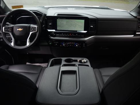 Used 2025 Chevrolet Silverado 3500 LTZ image 8