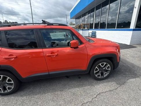 Used 2016 Jeep Renegade Latitude FWD image 70