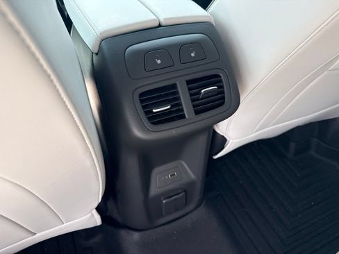 Used 2025 Buick Envision Avenir AWD/4WD image 12