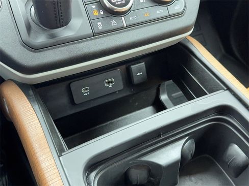 Used 2023 Land Rover Defender 130 First Edition image 30