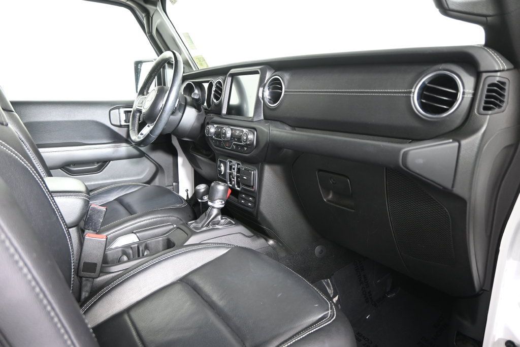 Used 2019 Jeep Wrangler Unlimited Sahara w/ Quick Order Package 24M Moab AWD/4WD image 15