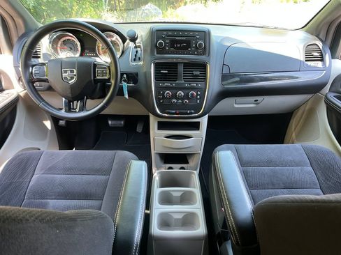 Used 2014 Dodge Grand Caravan SE FWD image 13