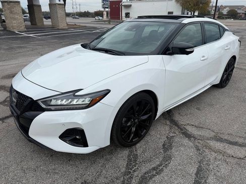Used 2023 Nissan Maxima SR w/ Sport Mat Group image 3