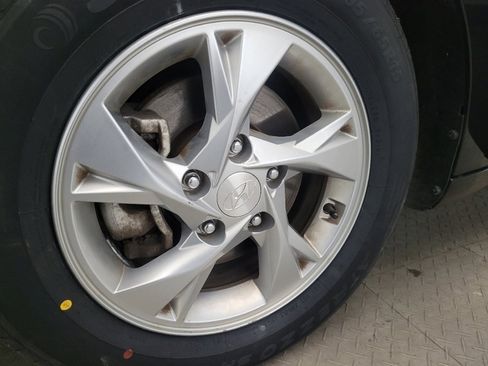 Used 2023 Hyundai Elantra SE image 31