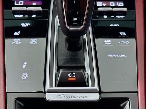 Used 2019 Porsche Cayenne E-Hybrid image 23