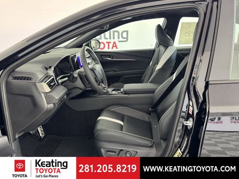 Used 2026 Toyota Camry SE FWD image 5
