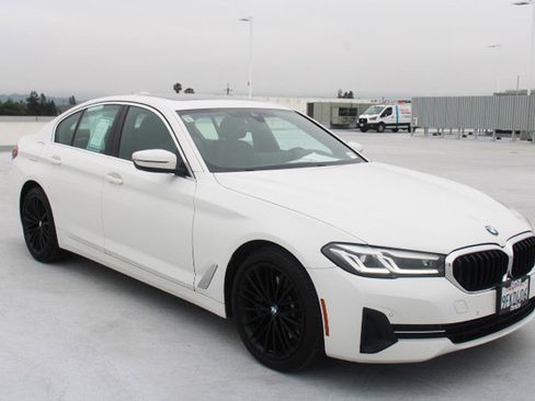 Used 2023 BMW 530i w/ Convenience Package RWD image 2
