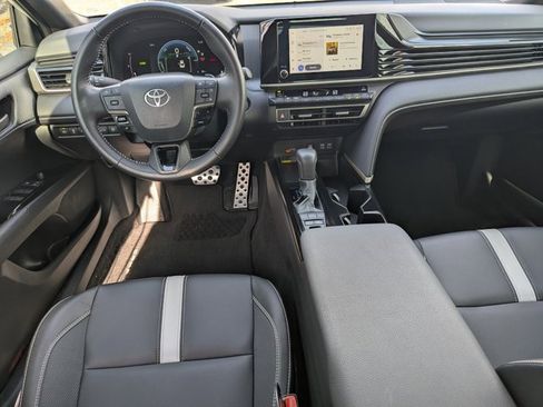 Used 2025 Toyota Camry SE image 19