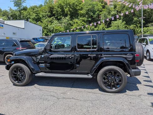 Used 2022 Jeep Wrangler Unlimited Sahara AWD/4WD image 11
