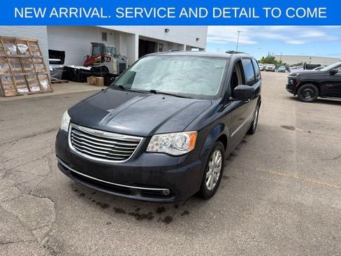 Used 2014 Chrysler Town & Country Touring FWD image 1